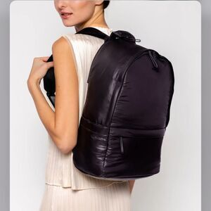 Caraa Stratus Travel Modern Medium Backpack In Black